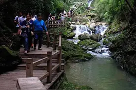 神秘的算卦先生图片