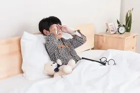 眼睛被辣到要不要冲水？热敷还是冷敷好？4种不同情况方法有区别图片