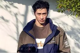 都说冻龄女神，我想说冻龄男神！51岁像20多岁，保养秘诀就是图片