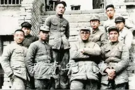 一组将帅们在战争岁月中的彩色老照片，虽艰苦但都神采奕奕，致敬图片