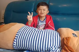 “小马云”现状：变身“小马总”，有专职保姆司机，11岁读二年级，爱画画爱看动画片，觉得马云“很棒”图片