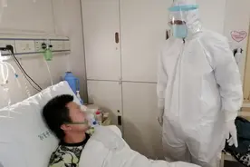 与患者加微信方便咨询，“线上医生”手机反复消毒变色图片