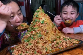 苗姐做“火山土豆泥”太好吃了，又香又糯，连隔壁小孩都馋哭了图片