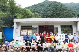 西安鹏翔驾校举办“情系秦岭山区 爱心助学帮扶”捐助活动图片
