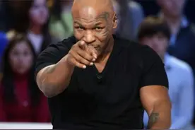 54岁泰森暴击28岁重量级拳手！MMA铁笼内实战图片