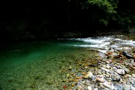 房县有条神奇的“宝石”河 鸡血玉、彩石、玛瑙遍地都是捡不完图片