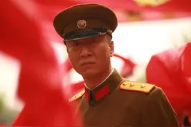 《人间正道是沧桑》中的杨立青，红军时就是师长，为何只评了中将图片