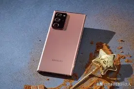 三星又一次“翻车”，Note 20U内部出现水珠，官方称：自然现象图片