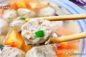 汆丸子时，牢记别放错了“粉”！多加这2味，肉丸不散不碎，特香图片