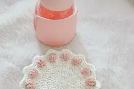 钩针图解:草莓杯垫图片