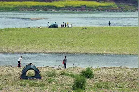 打水漂、赤脚涉水、野炊，金堂五凤这个河滩火了！图片