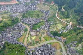 广西大山发现八个侗族村寨，村民还过着比较原始的生活，远离城市图片