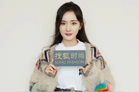 杨幂斜肩拼接长裙亮相纯欲感十足，不得不说幂式穿搭yyds图片