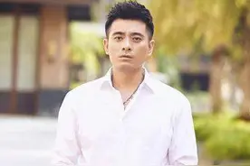 “硬汉”陈龙上海豪宅，三层别墅装潢有老干部风，让人眼前一亮图片