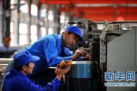 “蓝领”月薪过万被“哄抢”，本科月薪才4000，为啥？图片