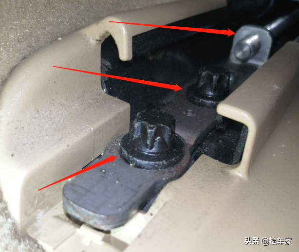 为啥奔驰S400L30万都没人买？网友：换块电池10万，爱得起伤不起