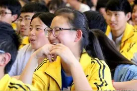 大学食堂“WiFi密码”火了，新生看完一脸懵，网友：学渣不配蹭网图片