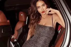 超模辣妈因身材走红，怀孕8个月还有腹肌，自律炼出“魔鬼身材”图片