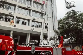 最“帅”职业揭秘：他们是披荆斩棘的逆行者！图片