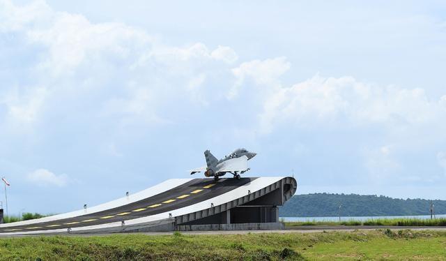 印度航空将超越美国！同时研发4款战机，预计在2026年前完成首飞