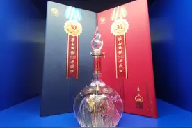 华山论剑秋糖展厅人潮涌动，共同探寻“荣耀”背后的奥秘图片