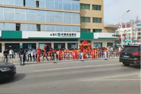 米脂：人逢喜事精神爽图片