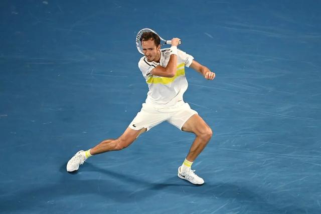 九冠王！德约科维奇3-0轻取梅德维德夫，获得2021澳网冠军