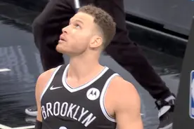 20分钟0次出手仅1分！格里芬在篮网首发变蓝领，末节被弃枯坐板凳图片