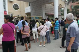 3种接娃行为易让老师反感，还打乱秩序，家长们请尽量避免图片