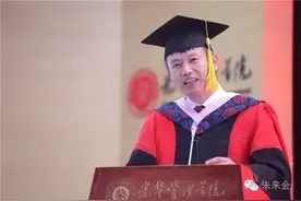 蔡洪滨：《老人与海》主角不是老人，而是马诺林这个孩子图片