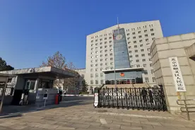 微信群发布他人隐私视频，男子被拘13日还要赔3万元图片