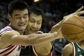 姚明最想删的5张照片！表情包火遍网络 被“偷袭”表情酸爽图片