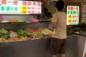 郑州精选｜安徽一绝·烧饼夹串，多少郑州人，从上学吃到了上班图片