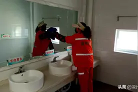 【创建文明城市 我们在行动】加强公厕管理 提升城市品位图片
