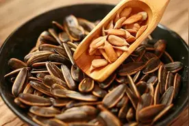 年货买瓜子，选“原味”还是“多味”的，暗藏猫腻，浪费钱还伤身图片