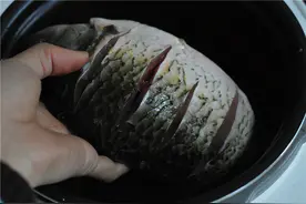 把整条鱼扔进电饭锅里，不加油不放水，一周吃6次，餐餐都光盘图片