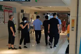 令人唏嘘的“偶遇”！民警带嫌疑人到医院体检，偶遇就诊的5岁女儿……图片