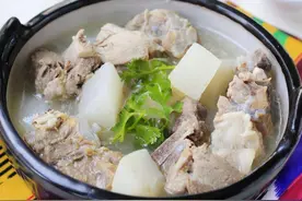 炖羊肉，汤不白？很多人放错了2种料，难怪汤发黑，也不鲜美图片