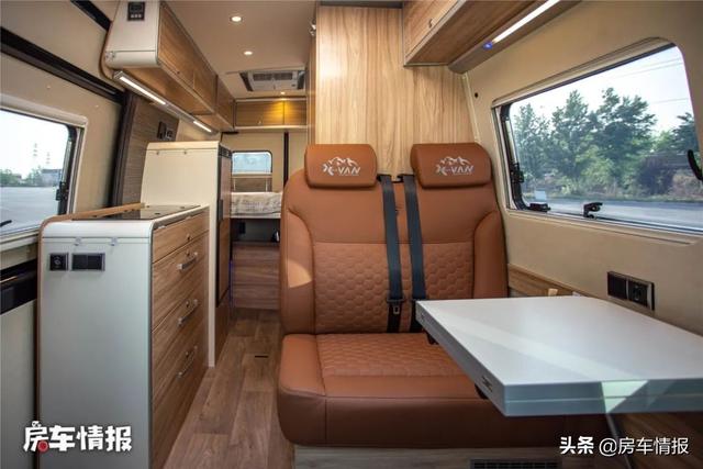 峰值扭矩1000牛米的房车见过么？配4驱厨卫齐全住2人，这品牌够硬