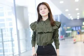 乔欣瘦过头，穿那么紧的小黑裤还皱巴巴，太骨感少了点“女人味”图片