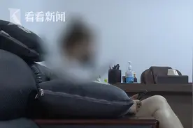 女子半夜宾馆睡觉 一睁眼床边站了个陌生男人图片
