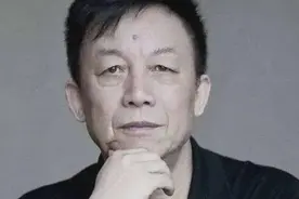 因祸得福，离开武大的易中天越来越好，回应离职只说武汉天气不好图片