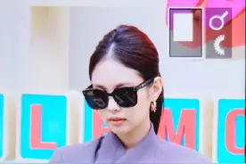 Jennie绑带质感灰色西装利落奶酷，露背细节和完美腰线，性感酷飒图片