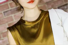 50岁婆婆很时髦，夏季爱穿“金缕衫+萝卜裤”，惹得邻居人人夸嫩图片