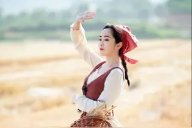 适合一个人的9个拍照姿势，简单好学，拍照各种美图片