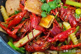 这小龙虾香到夜宵店老板都来问，上桌秒光，鲜辣可口好过瘾图片