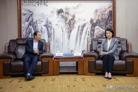 市长陈平会见湖北省农村信用社联合社党委书记李亚华图片