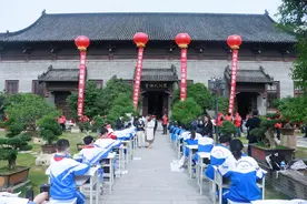 “我们的中国梦”——文化进万家“快乐成长”乡村学校少年宫“吴行书法教室”授牌仪式、慰问演出在邓州举行图片