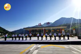 刚刚，陕西这座秦巴山区群众期盼的高速正式通车图片