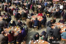 农村老人过90岁大寿，儿子回老家办30桌宴席无一人来，是为什么？图片